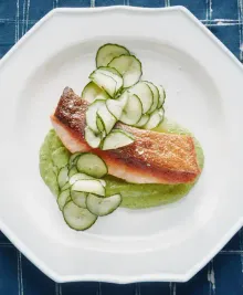 Crispy Salmon With Avocado Sauce