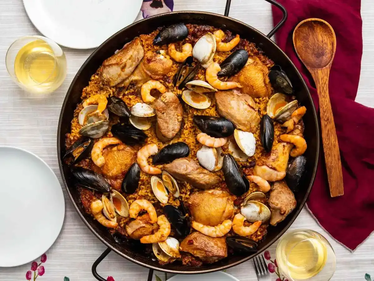 Grilled Paella Mixta (Mixed Paella With Chicken and Seafood)